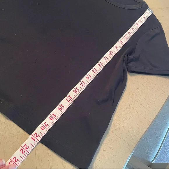 Theory Black Cropped Crewneck T-Shirt – Women’s Size L – 100% Pima Cotton - Picture 7 of 8